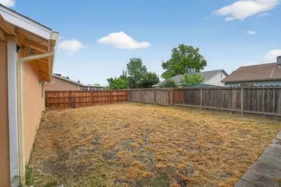 2524 Pemberton Ct, Stockton, CA 95210 - Photo 20