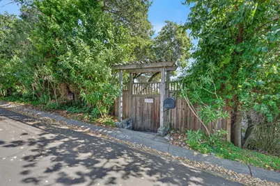 2315 Monserat Ave, Belmont, CA 94002 - Photo 4