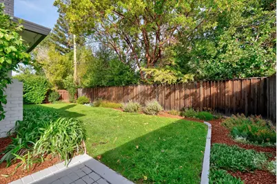 121 Lois Ln, Palo Alto, CA 94303 - Photo 44