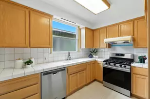 5555 Carlton St, Oakland, CA 94618 - Photo 4