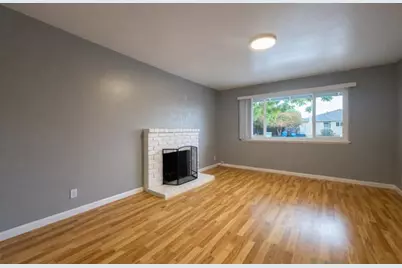 1090 White Dr, Santa Clara, CA 95051 - Photo 8