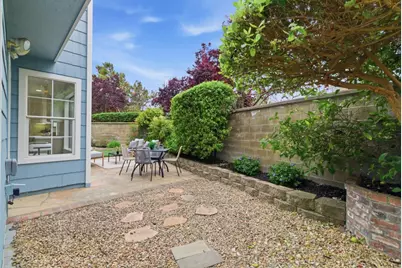 301 Saint Martin Dr, Redwood City, CA 94065 - Photo 32
