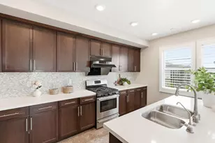 1053 Dewberry Pl 304, San Jose, CA 95131 - Photo 8