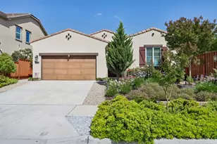 2140 Garnet Wy, Hollister, CA 95023 - Photo 2