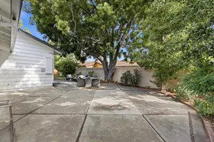 681 Emerald Hill Rd, Redwood City, CA 94061 - Photo 32
