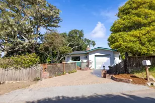 922 Maple St, Pacific Grove, CA 93950 - Photo 2