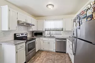 3227 Dewey, Fresno, CA 93722 - Photo 12