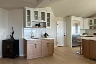 15 Serramar Dr, Oakland, CA 94611 - Photo 12