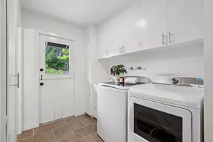 25845 Springhill Dr, Los Altos Hills, CA 94022 - Photo 28