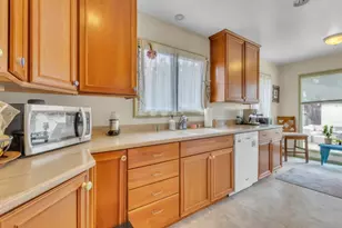 906 Bautista Dr, Salinas, CA 93901 - Photo 14