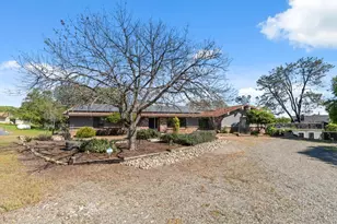 29667 Meadow Ln, Coarsegold, CA 93614 - Photo 2