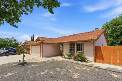 131 W Central Ave, Tracy, CA 95376 - Photo 4
