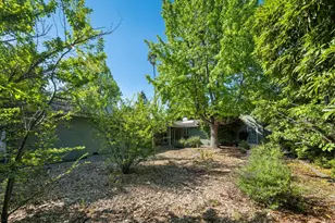 12100 Saraglen Dr, Saratoga, CA 95070 - Photo 34
