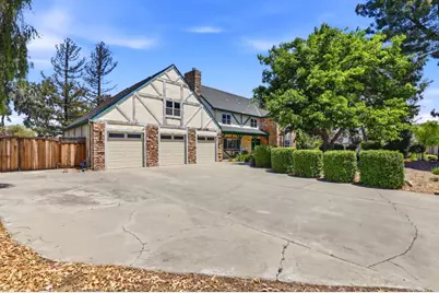 130 Sunrise Dr, Hollister, CA 95023 - Photo 2
