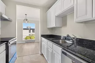 8 Commodore Dr C457, Emeryville, CA 94608 - Photo 16