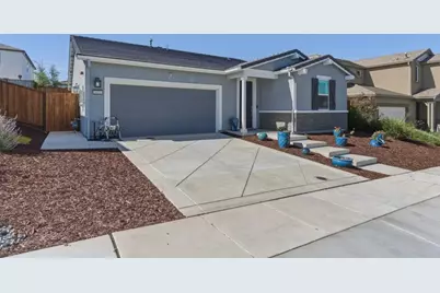 2051 Petunia Dr, Hollister, CA 95023 - Photo 2