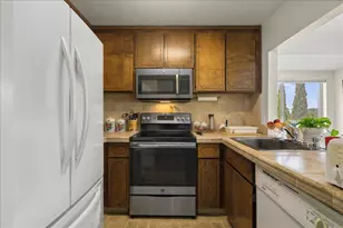 8014 Pinot Noir Ct, San Jose, CA 95135 - Photo 12