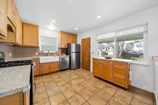 1136 Del Monte Blvd, Pacific Grove, CA 93950 - Photo 8