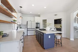 8265 Skyline Cir, Oakland, CA 94605 - Photo 12