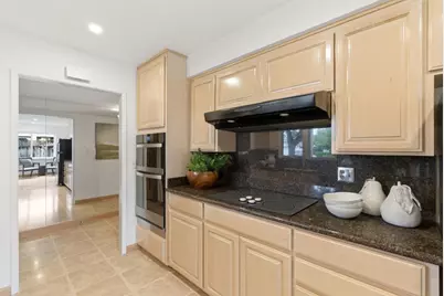 1090 Baker Ct, Sunnyvale, CA 94087 - Photo 14