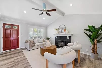 2425 Fallingtree Dr, San Jose, CA 95131 - Photo 2