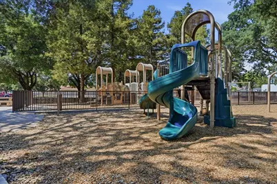 2425 Fallingtree Dr, San Jose, CA 95131 - Photo 20