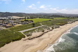 204 Roosevelt Blvd, Half Moon Bay, CA 94019 - Photo 2