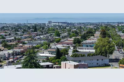 6677 Brann St, Oakland, CA 94605 - Photo 26
