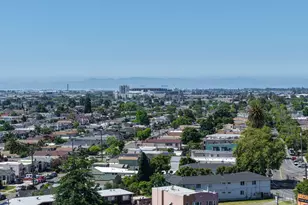 6677 Brann St, Oakland, CA 94605 - Photo 26