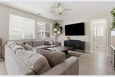 1097 Sunridge Dr, Hollister, CA 95023 - Photo 8