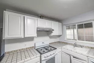 1 Appletree Ln 1, Hollister, CA 95023 - Photo 4