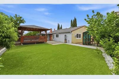 2598 Sierra Vista Ct, San Jose, CA 95116 - Photo 30