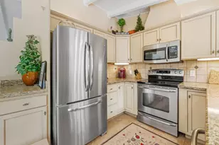 17 Loma Vista Pl, Monterey, CA 93940 - Photo 10