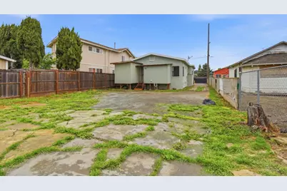 8715 E St, Oakland, CA 94621 - Photo 32