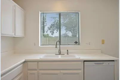 1888 Saint Lakes Way, Stockton, CA 95206 - Photo 12