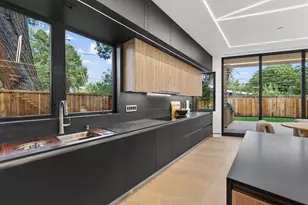 2338 Thompson Ct, Mountain View, CA 94043 - Photo 12