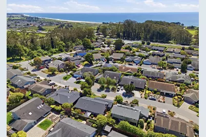 2021 Bordeaux Ln, Half Moon Bay, CA 94019 - Photo 2