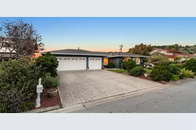 2060 Touraine Ln, Half Moon Bay, CA 94019 - Photo 2