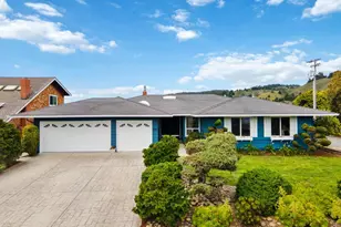 2060 Touraine Ln, Half Moon Bay, CA 94019 - Photo 10
