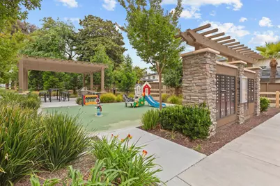 541 Walker Dr, Mountain View, CA 94043 - Photo 32