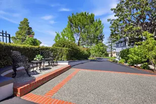 555 Chateau Dr, Hillsborough, CA 94010 - Photo 44