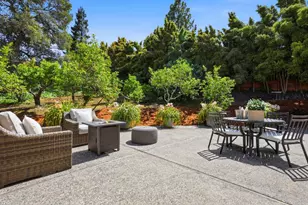 555 Chateau Dr, Hillsborough, CA 94010 - Photo 52