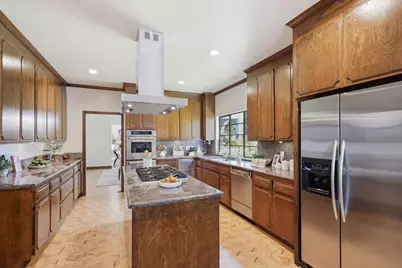 555 Chateau Dr, Hillsborough, CA 94010 - Photo 16