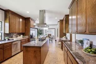 555 Chateau Dr, Hillsborough, CA 94010 - Photo 18