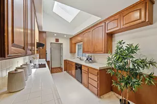 18961 Fernbrook Ct, Saratoga, CA 95070 - Photo 16