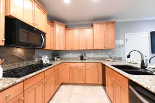 393 Rayos Del Sol Dr, San Jose, CA 95116 - Photo 16
