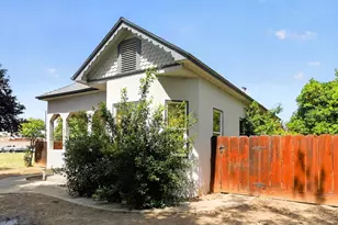 432 6th St, Gustine, CA 95322 - Photo 4