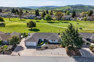 860 S Ridgemark Dr, Hollister, CA 95023 - Photo 2