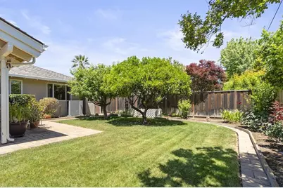 10730 La Roda Dr, Cupertino, CA 95014 - Photo 32