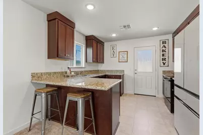 395 Yandris Ct, Los Banos, CA 93635 - Photo 10